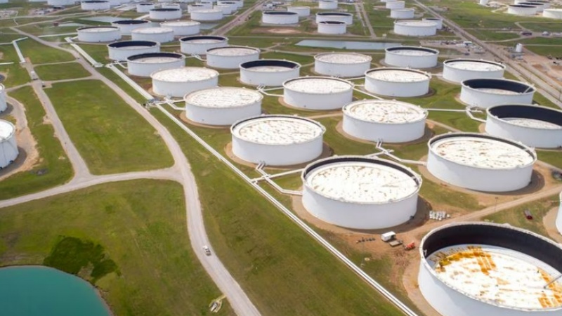 Tồn kho dầu thô của Mỹ giảm trong bối cảnh giá dầu giảm