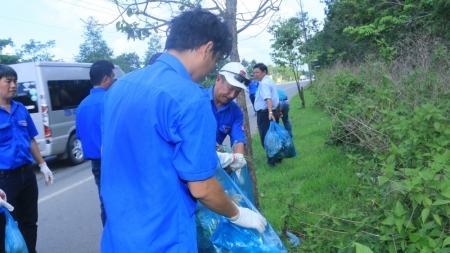 Đoàn thanh niên Xí nghiệp Cơ điện tổ chức chuỗi hoạt động thiện nguyện, bảo vệ môi trường