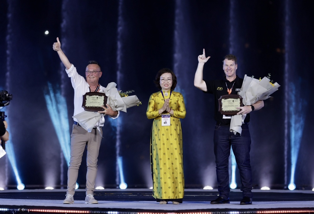 Lễ hội pháo hoa quốc tế Đà Nẵng 2023: Màn trình diễn đầy cảm xúc của  2 “cựu vương” Úc và Ý