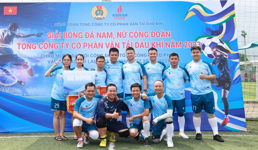 Sôi động Giải bóng đá nam nữ Công đoàn PVTrans 2023