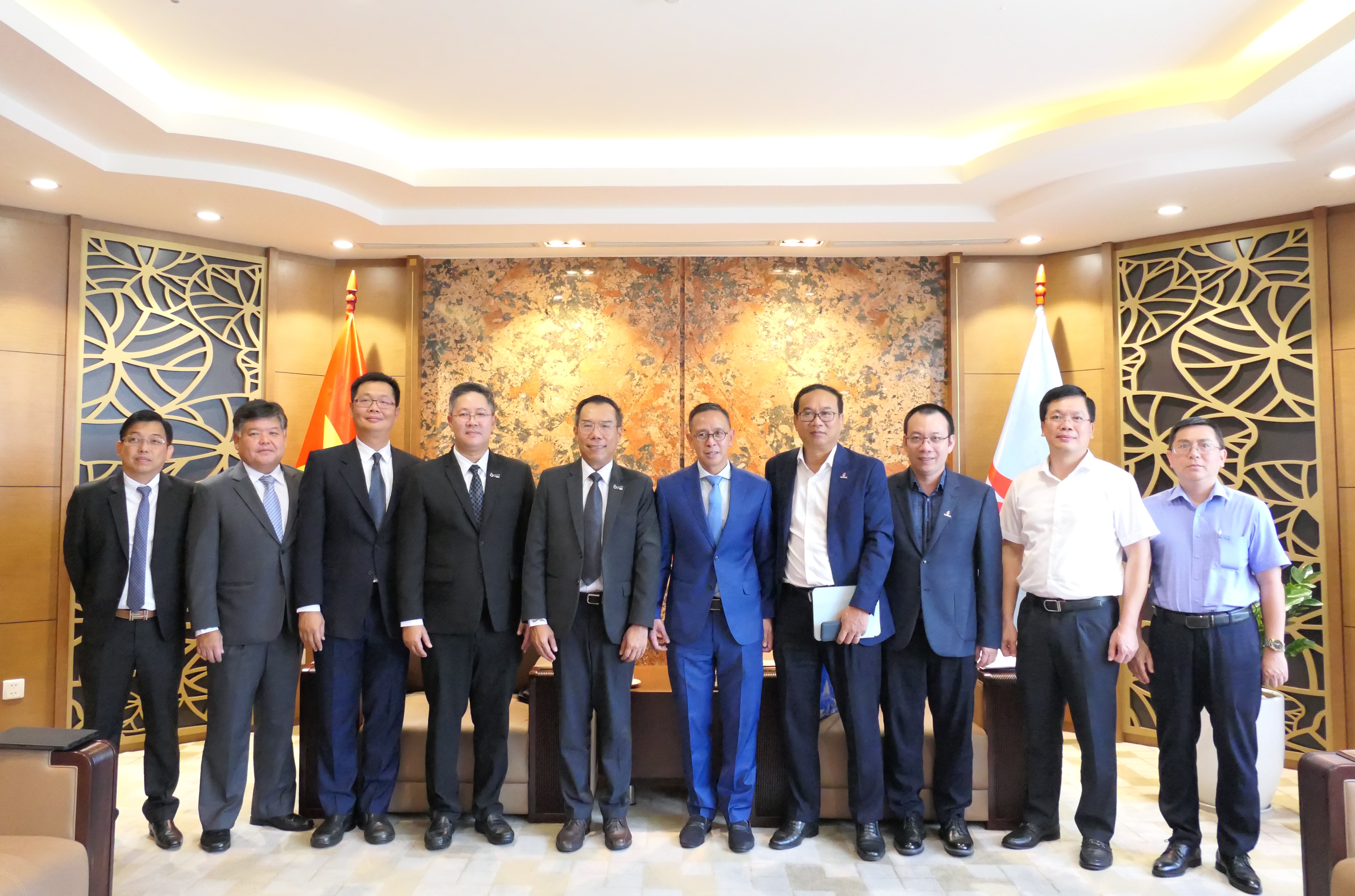 Ông Trần Bình Minh – Thành viên hội đồng Thành viên Tập đoàn Dầu khí Việt Nam tiếp Lãnh đạo Tập đoàn Dầu khí Thái Lan (PTT)