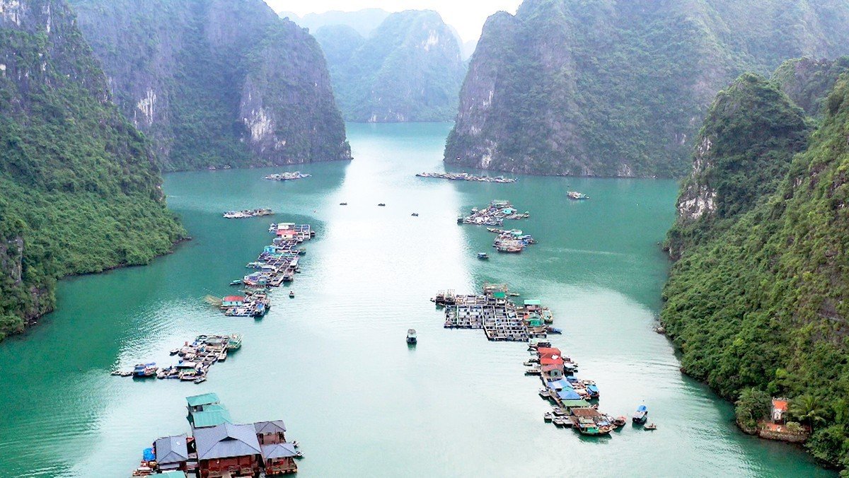 Làng chài ở vịnh Hạ Long được ví như nơi “cổ tích có thật”