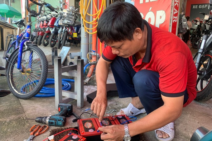 Gã sửa xe đạp 20 năm cứu người gặp nạn trên con đường tử thần - 3