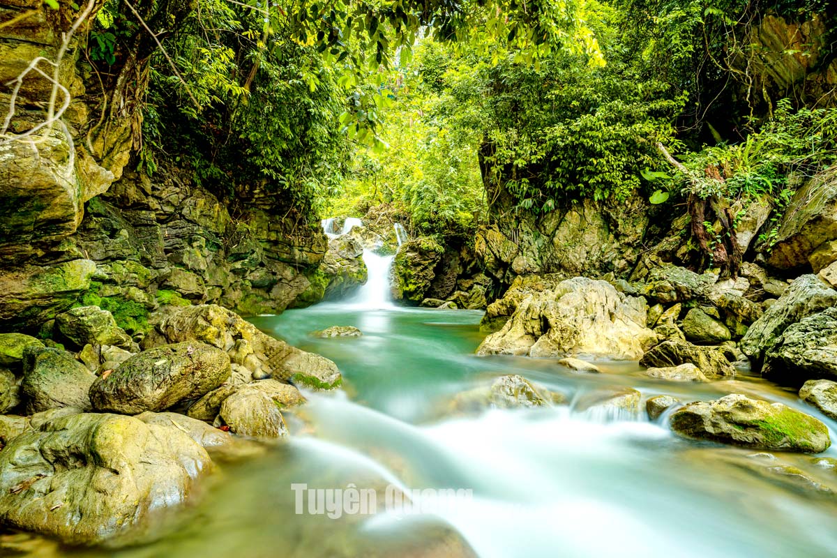 Thác Nặm Me tiên cảnh nơi đại ngàn
