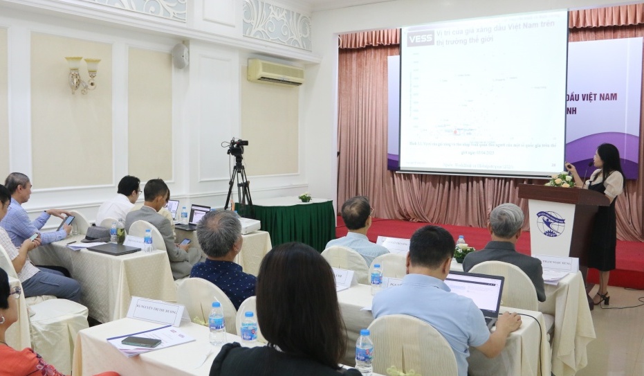 Thị trường xăng dầu Việt Nam và sự ảnh hưởng đến phúc lợi hộ gia đình