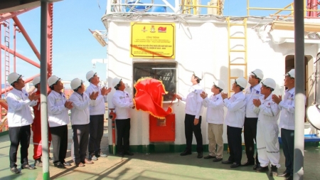 Công đoàn DQS tổng kết phong trào thi đua và gắn biển công trình trên giàn Tam Đảo 01
