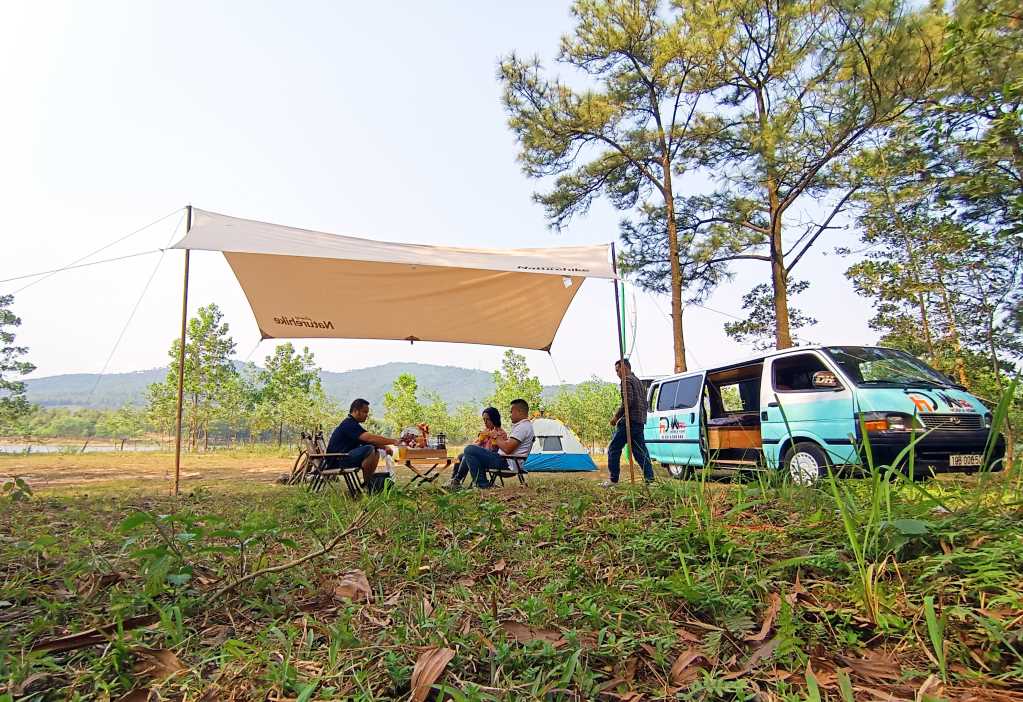 Xu hướng camping "tránh nóng" ở các không gian xanh mát