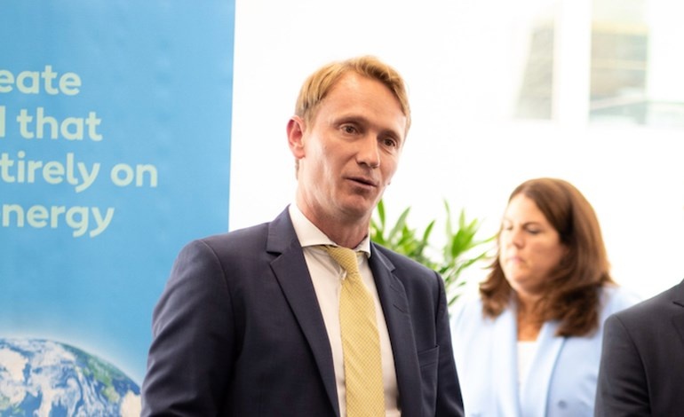 Vì sao trưởng bộ phận năng lượng tái tạo của Shell bất ngờ từ chức? Vì sao trưởng bộ phận năng lượng tái tạo của Shell bất ngờ từ chức?