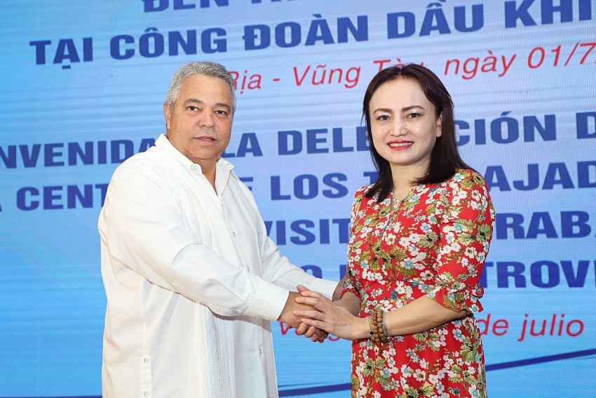 CĐ DKVN tiếp đoàn đại biểu cấp cao Trung tâm Những người lao động Cuba đến thăm và làm việc