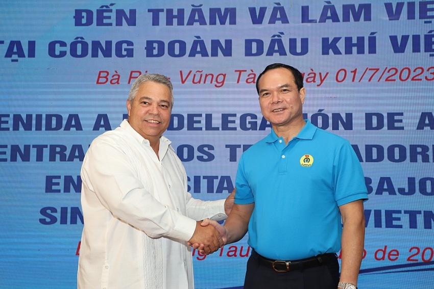 CĐ DKVN tiếp đoàn đại biểu cấp cao Trung tâm Những người lao động Cuba đến thăm và làm việc