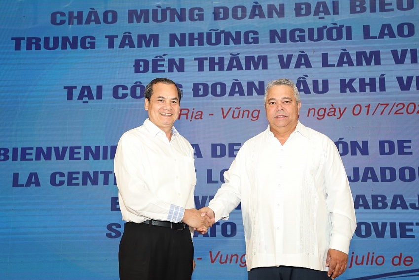CĐ DKVN tiếp đoàn đại biểu cấp cao Trung tâm Những người lao động Cuba đến thăm và làm việc