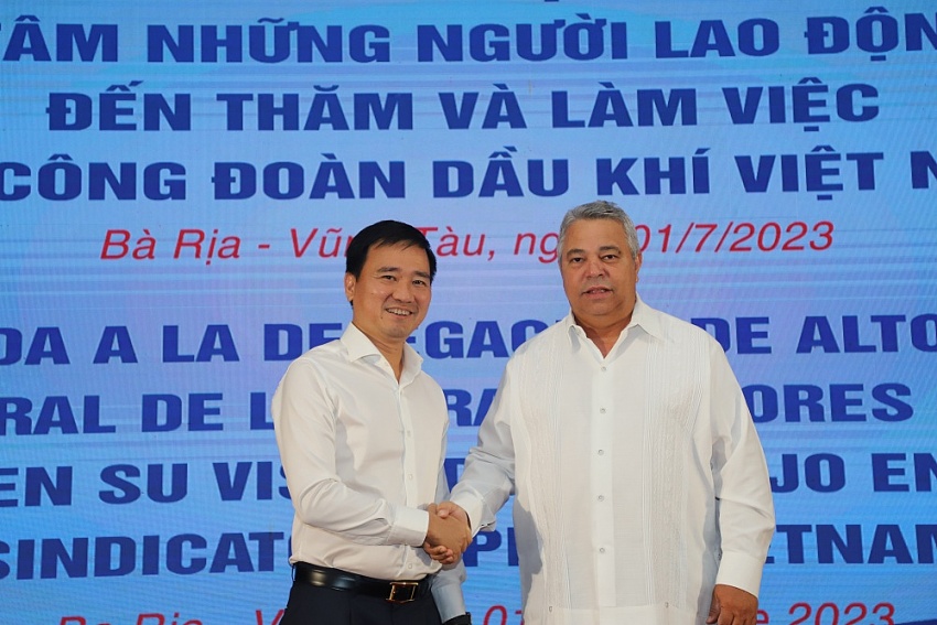 CĐ DKVN tiếp đoàn đại biểu cấp cao Trung tâm Những người lao động Cuba đến thăm và làm việc