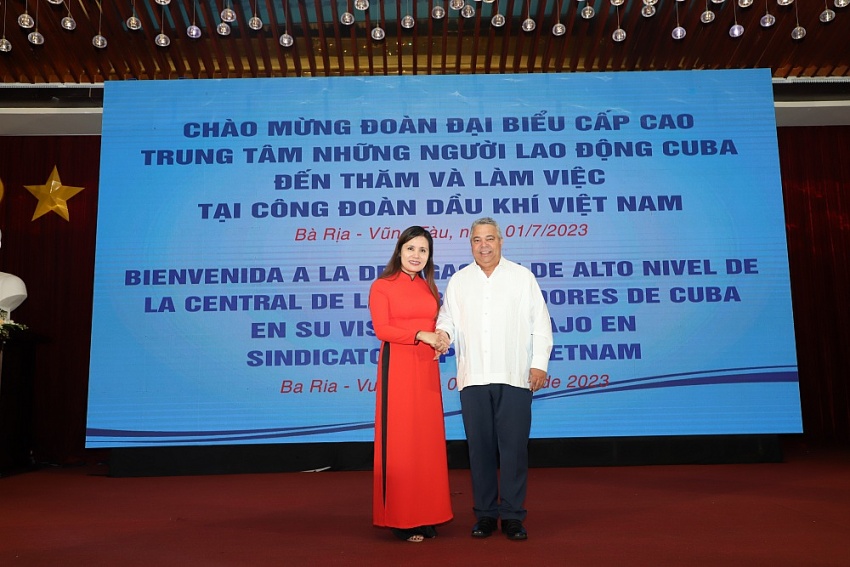CĐ DKVN tiếp đoàn đại biểu cấp cao Trung tâm Những người lao động Cuba đến thăm và làm việc