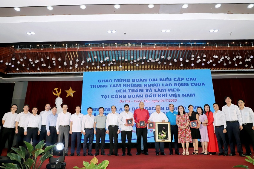 CĐ DKVN tiếp đoàn đại biểu cấp cao Trung tâm Những người lao động Cuba đến thăm và làm việc CĐ DKVN tiếp đoàn đại biểu cấp cao Trung tâm Những người lao động Cuba đến thăm và làm việc
