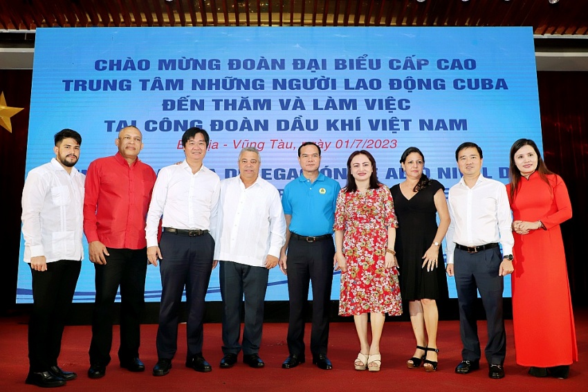 CĐ DKVN tiếp đoàn đại biểu cấp cao Trung tâm Những người lao động Cuba đến thăm và làm việc