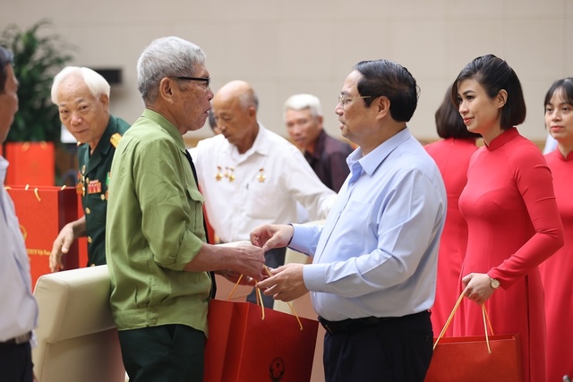 Thủ tướng trân trọng những tấm gương về ý chí, nghị lực, nỗ lực, luôn gương mẫu, có những đóng góp tích cực cho cộng đồng, xã hội.