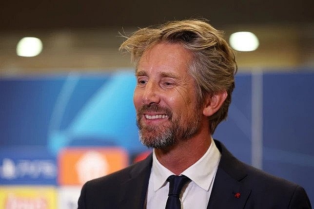Cựu thủ môn Edwin van der Sar được chăm sóc đặc biệt sau khi đột quỵ