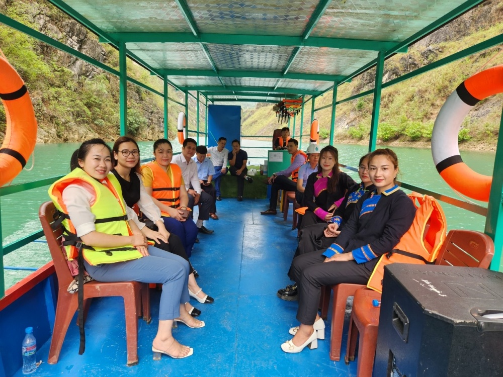 Lên Khâu Vai trải nghiệm hẻm Phong Lưu