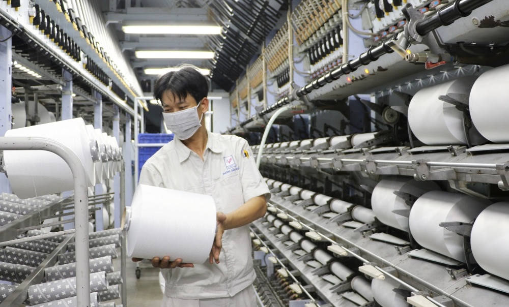 Người lao động VNPOLY đang làm việc.