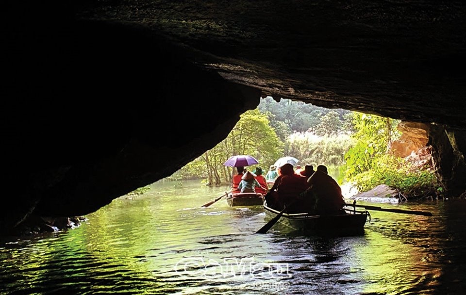 Khám phá Tràng An