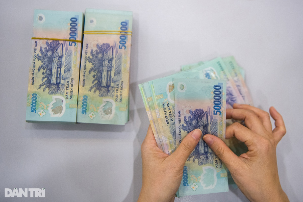 Qua thời gửi tiền ngân hàng lãi suất cao, mức 8%/năm gần như biến mất - 1 Qua thời gửi tiền ngân hàng lãi suất cao, mức 8%/năm gần như biến mất - 1