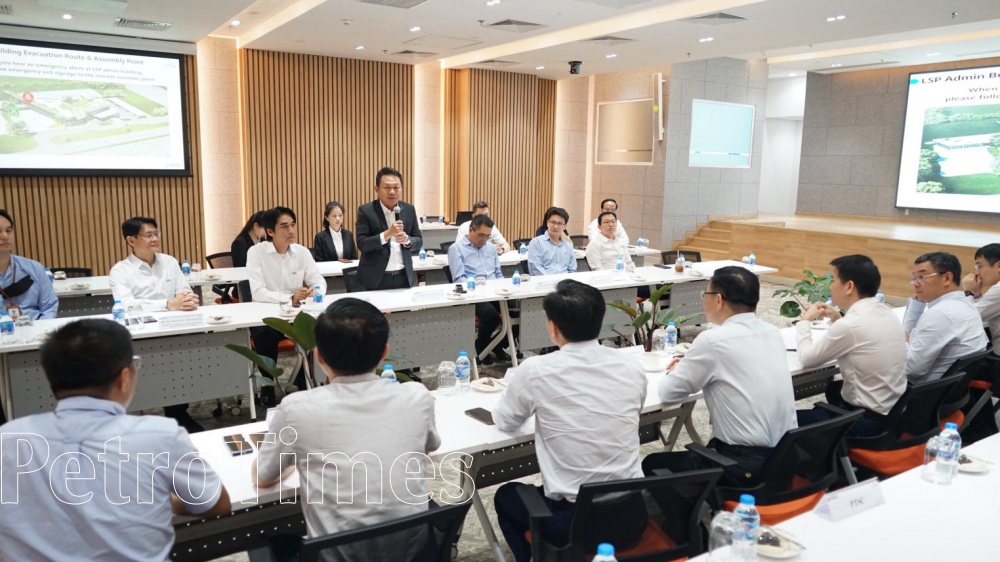 Lãnh đạo Petrovietnam thăm Tổ hợp Lọc hóa dầu Long Sơn và khảo sát khu vực dự kiến đầu tư dự án Lãnh đạo Petrovietnam thăm Tổ hợp hóa dầu Long Sơn và khảo sát khu vực dự kiến đầu tư dự án tại Long Sơn