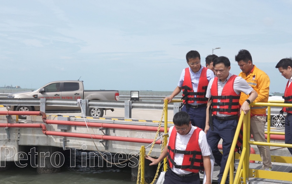 Lãnh đạo Petrovietnam thăm Tổ hợp hóa dầu Long Sơn và khảo sát khu vực dự kiến đầu tư dự án tại Long Sơn