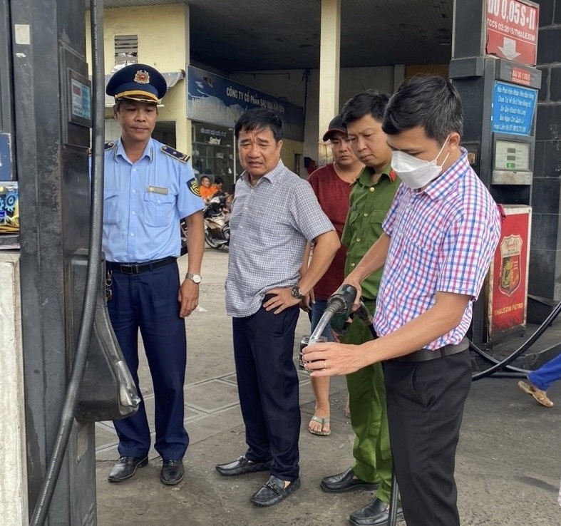 6 tháng, xử lý hơn 300 vụ vi phạm về xăng dầu