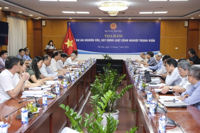 Luật Công nghiệp trọng điểm - Bài 1: Doanh nghiệp Việt cần lực đẩy mới