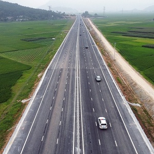 Tháo gỡ khó khăn triển khai các dự án đường bộ cao tốc