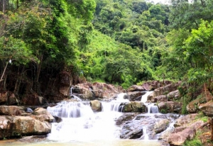 Trải nghiệm thác và trang trại cá nước lạnh ở Tiên Yên