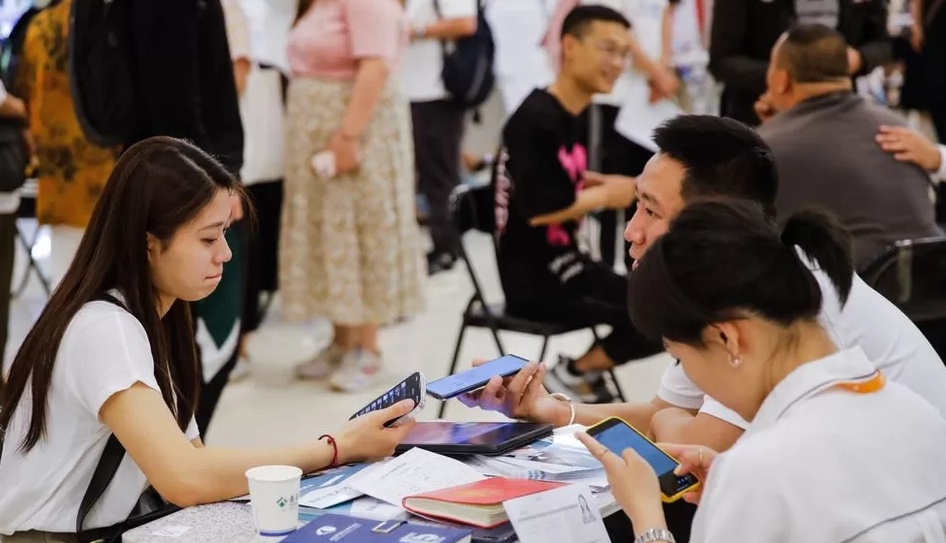 Trung Quốc: Tăng trưởng kinh tế chậm hơn kỳ vọng, tỷ lệ thất nghiệp ở mức đáng báo động
