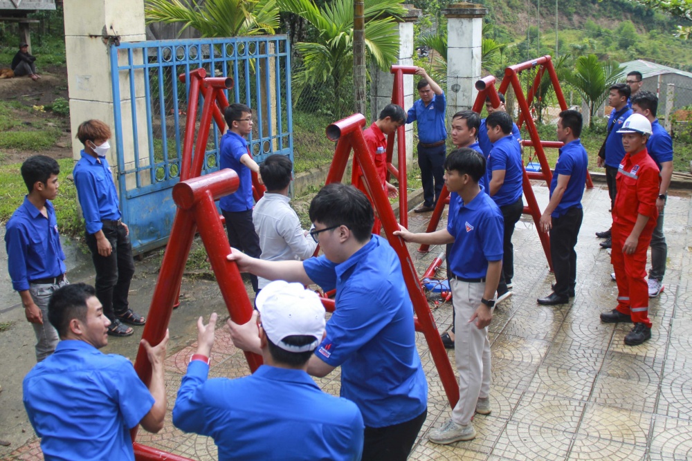 Tuổi trẻ PV Power và PV Power DHC tổ chức “Chiến dịch Hè tình nguyện năm 2023” tại huyện miền núi Sơn Tây, Quảng Ngãi