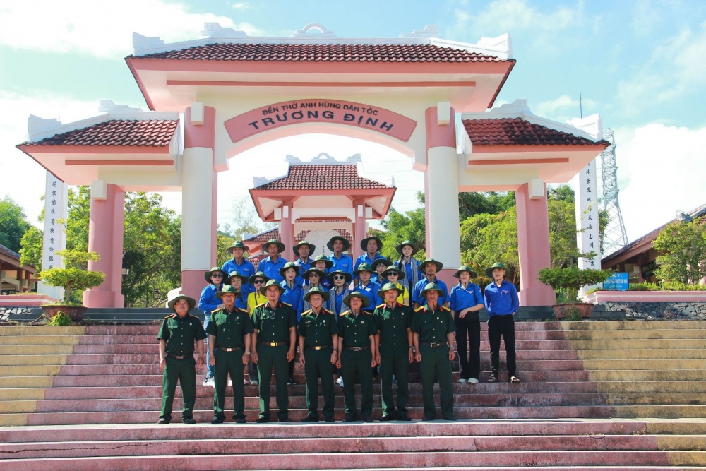 Hội CCB và Đoàn Thanh niên DQS tổ chức Chương trình về nguồn nhân kỉ niệm 76 năm Ngày Thương binh - Liệt sĩ 27/7
