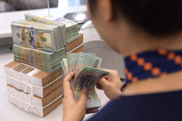 Đẩy tín dụng ra nền kinh tế: Giải pháp nào? Theo chuyên gia, một số bộ, ngành đã vào cuộc thực hiện cơ chế chính sách hỗ trợ doanh nghiệp, nhưng tác động đến tín dụng ngân hàng lại chưa thực sự kịp thời