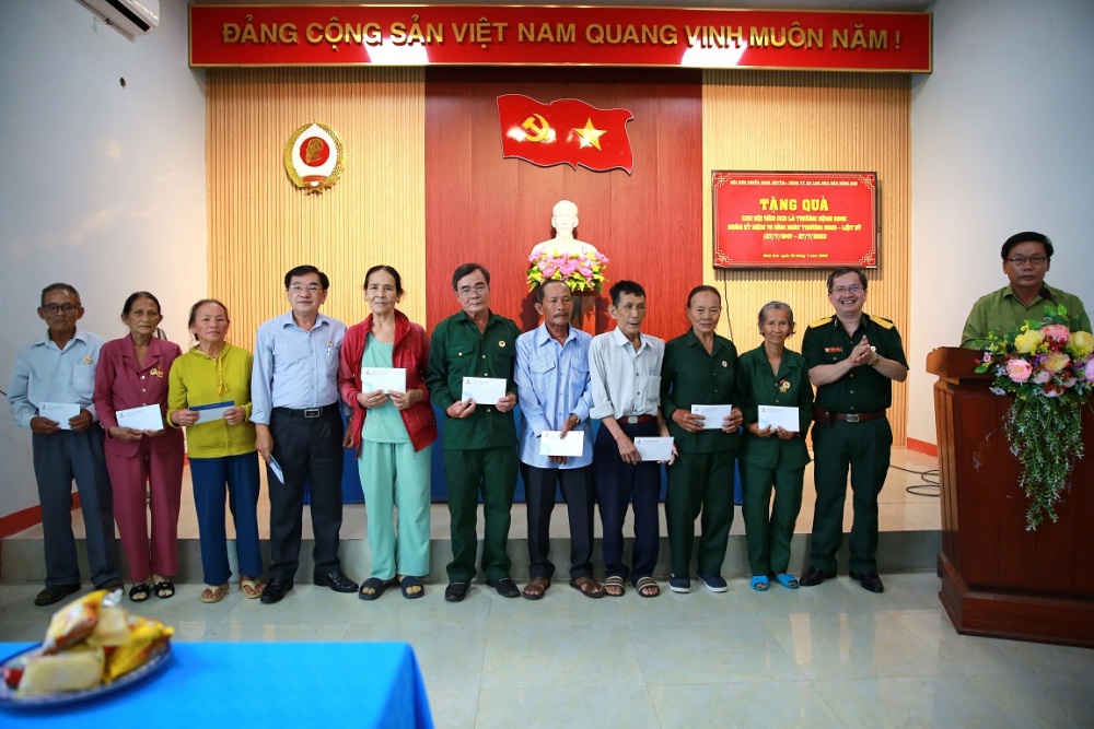BSR tổ chức nhiều hoạt động dâng hương tri ân và tặng quà nhân kỷ niệm 76 năm Ngày thương binh liệt sĩ (27/7/1947 - 27/7/2023)