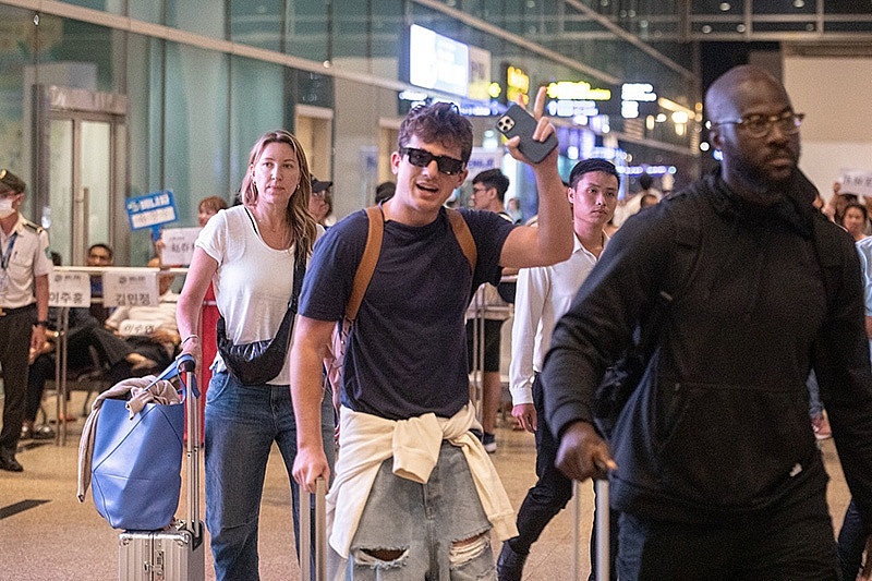 “Xe Chủ tịch” hạng sang VinFast VF 9 đón Charlie Puth và dàn sao hạng A đến Nha Trang