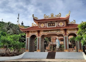 Khám phá núi Cấm, Hải đăng và chùa Linh Bửu ở Phú Quý