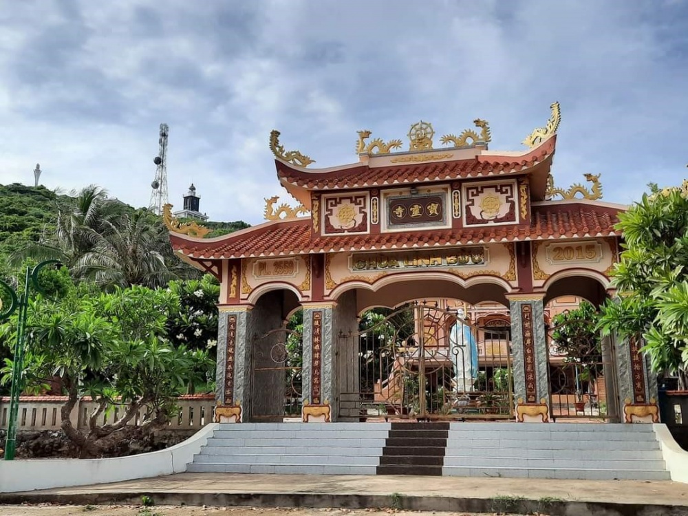 Khám phá núi Cấm, Hải đăng và chùa Linh Bửu ở Phú Quý