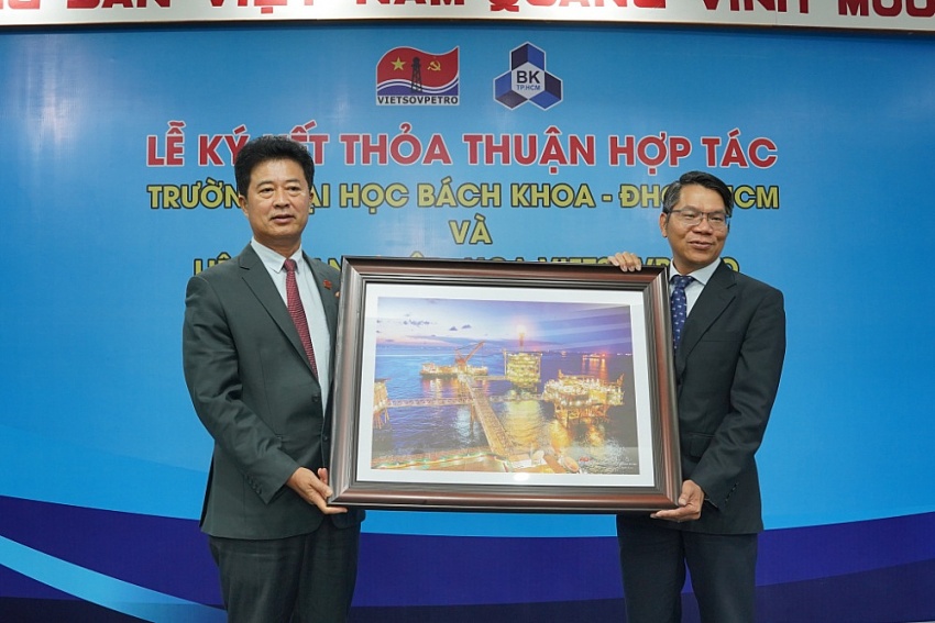 Vietsovpetro tăng cường mối quan hệ hợp tác với Trường Đại học Bách Khoa TP HCM