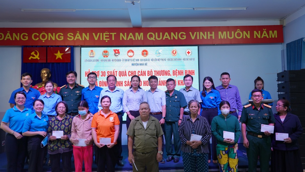 Ủng hộ huyện Nhà Bè tổ chức gặp mặt các gia đình chính sách