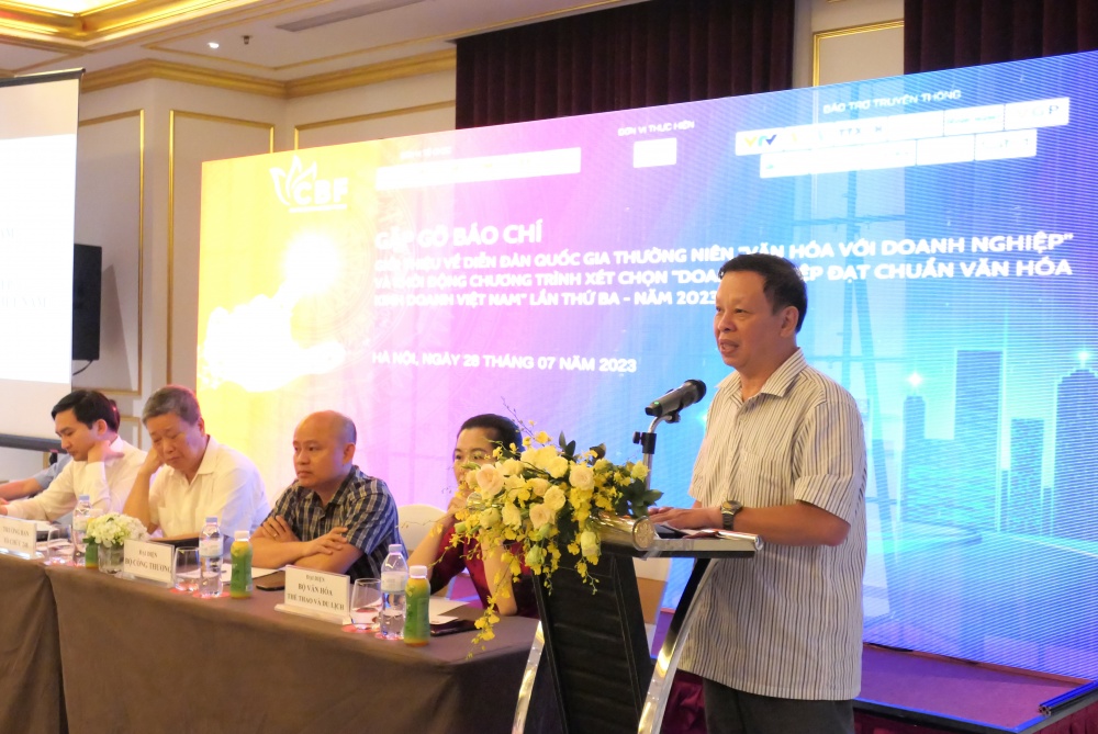 Ông Phùng Huy Cẩn - Nguyên Vụ trưởng Vụ Thi đua Khen thưởng, Bộ Văn hoá Thể thao và du lịch phát biểu