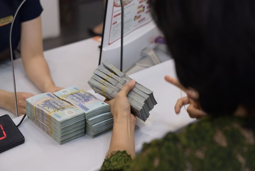 Áp lực chính sách tiền tệ và bài học cho Việt Nam