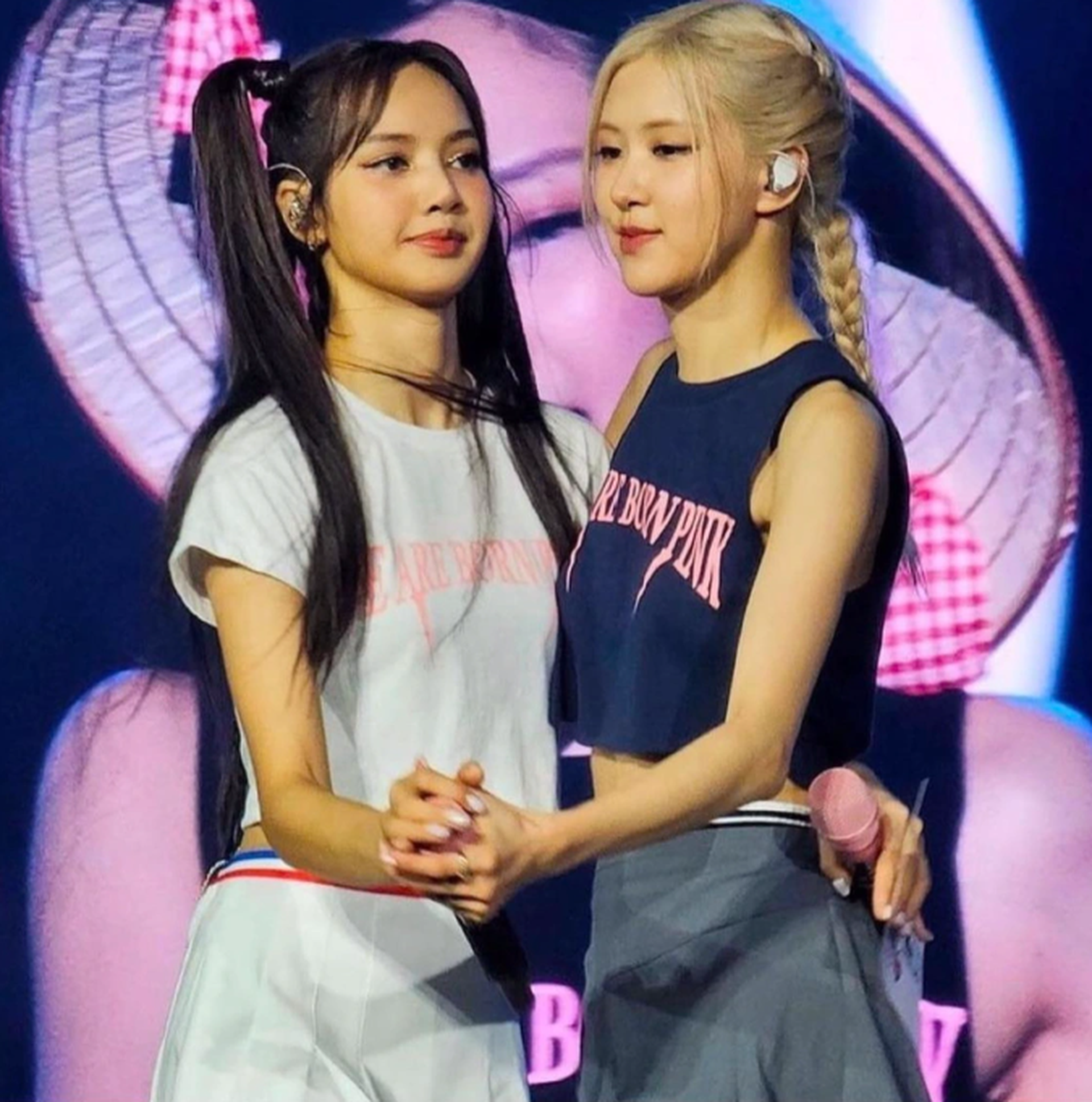 Show diễn Blackpink tại Hà Nội: Không chỉ là chuyện giới trẻ đu idol - 8