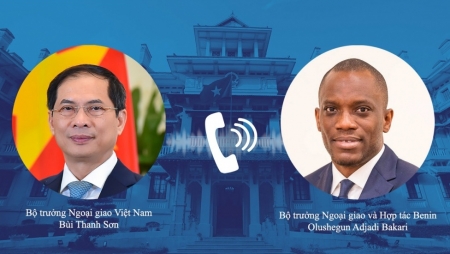 Bộ trưởng Ngoại giao Bùi Thanh Sơn điện đàm với Bộ trưởng Ngoại giao Benin