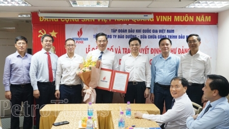 Trao quyết định Bí thư Đảng ủy Tổng Công ty PVMR nhiệm kỳ 2020-2025