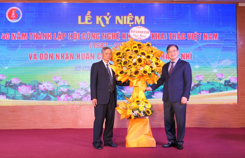Hội Công nghệ Khoan – Khai thác Việt Nam kỷ niệm 40 năm thành lập và đón nhận Huân chương Lao động hạng Nhì