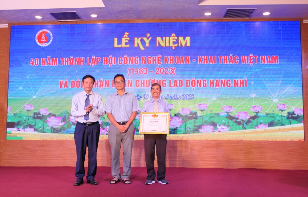Hội Công nghệ Khoan – Khai thác Việt Nam kỷ niệm 40 năm thành lập và đón nhận Huân chương Lao động hạng Nhì