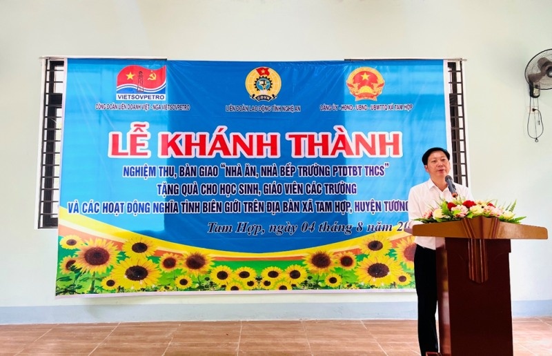 Công đoàn Vietsovpetro trao tặng nhà ăn và bếp nấu ăn trường học tại Nghệ An Công đoàn Vietsovpetro trao tặng nhà ăn và bếp nấu ăn trường học tại Nghệ An