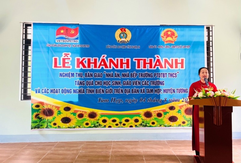 Công đoàn Vietsovpetro trao tặng nhà ăn và bếp nấu ăn trường học tại Nghệ An Công đoàn Vietsovpetro trao tặng nhà ăn và bếp nấu ăn trường học tại Nghệ An